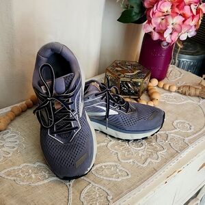 Brooks Ghost 12 Running Shoes in Grey Size 8.5 Wide
